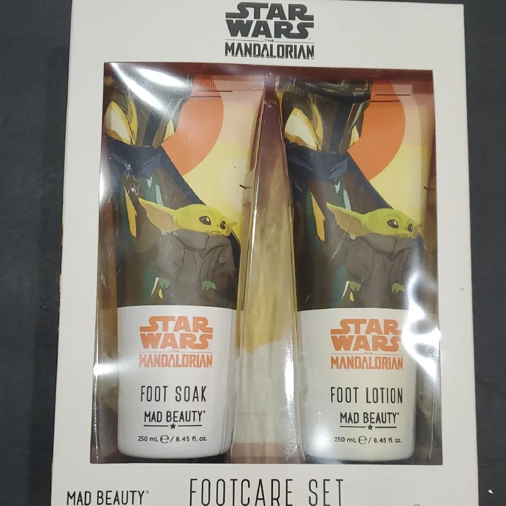 Star Wars The Mandalorian cedarwood and lime scent foot soak and foot Lotion set